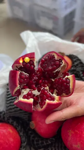 Soal rasa gaperlu di raguin lagi syegeerrrr bgt 🤤 #delima #delimaimport #pomegranate #delimamerah #buahdelima 