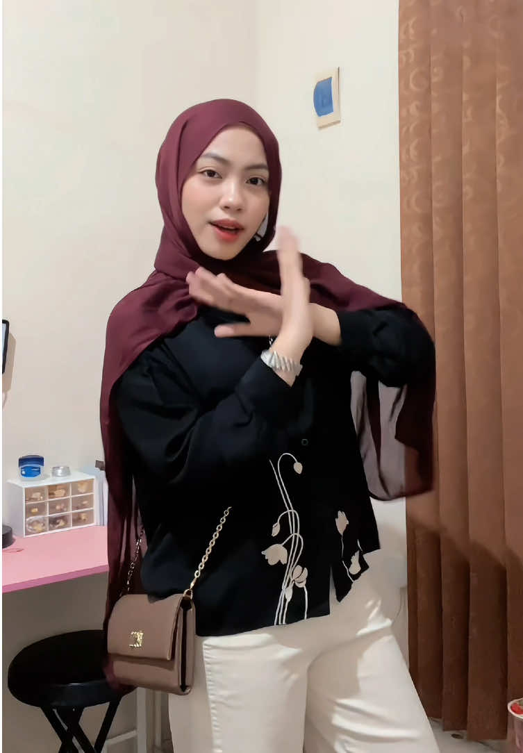 #OOTD #outfit #kemejawanita 