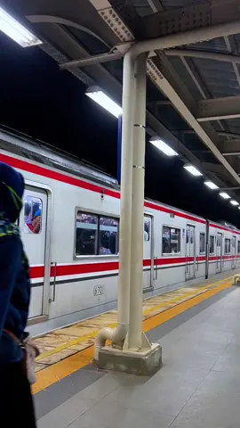 Videonya boleh kalian ambil, di izinin gausah follow. #mediawb #jakarta #fyp #foryou #krlcommuterline 