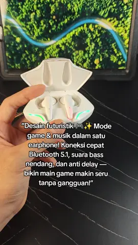 “Desain futuristik 🎮✨ Mode game & musik dalam satu earphone! Koneksi cepat Bluetooth 5.1, suara bass nendang, dan anti delay — bikin main game makin seru tanpa gangguan!”