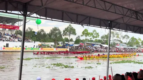 Trận đấu giữa 2 ghe độc mộc kos thum và ngan dừa #🚣🚣🚣 #ទូកមាឌ #kosthum#ngandua #xhhhhhhhhhhhh