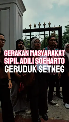 Pada 30 Oktober 2025, Gerakan Masyarakat Sipil Adili Soeharto mengirimkan surat kepada Ketua Dewan Gelar, Tanda Jasa dan Kehormatan (GTK), Fadli Zon, untuk menolak pemberian gelar pahlawan nasional kepada Soeharto. Ya alasannya jelaslah, kriminal penjahat koruptor pembunuh massal kek gitu kok dijadikan pahlawan. 🤮