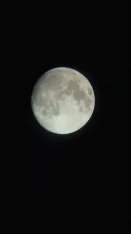 Algo nuevamente empezó a brillar… #luna #telescopio #distancia #noviembre #noche 