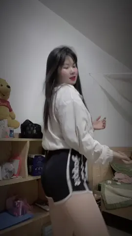 Vì sao a không ôm lấy em🤭?