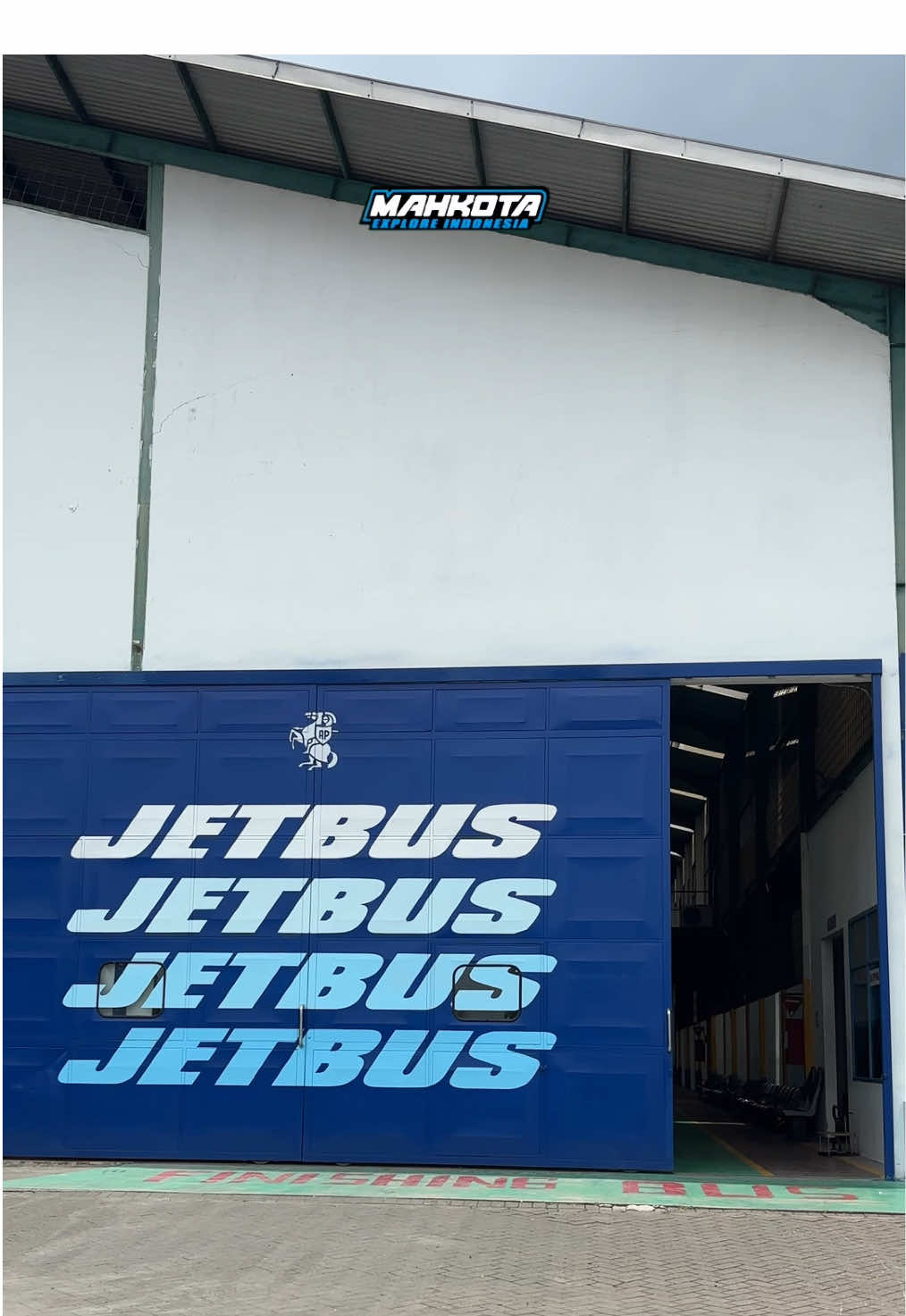 Sambut kehadiran armada terbaru PO Mahkota AKAP, menghadirkan kenyamanan, keindahan desain, dan pelayanan terbaik untuk setiap penumpang yang percaya pada kami.⭐️ Perjalanan jauh kini terasa lebih dekat, karena bersama Mahkota setiap kilometer penuh makna. 💫 🎫 Reservasi Pariwisata & Tiket Reguler AKAP 📲 AKAP : 0823-3312-1277 ☎️ Office : 0813-3588-2636 📲 Mbak Ira : 0812-8548-2349 📱 Instagram: @mahkota_office | @mahkotabus 🏢 Jl. Kartini No.121, Kayen Lor, Kec. Plemahan, Kab. Kediri ✨ PO Mahkota — Teman setia perjalanan Anda! #pomahkota #mahkotabus #mahkotabuspariwisata #mahkotabusAKAP #fyp