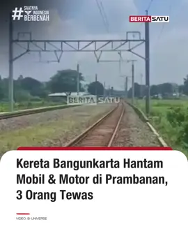 Kecelakaan tragis terjadi di perlintasan sebidang antara Stasiun Brambanan–Maguwo, Sleman, Daerah Istimewa Yogyakarta, Selasa (4/11/2025) sekitar pukul 10.30 WIB. Sebuah mobil Toyota Calya dan 2 sepeda motor terseret Kereta Api 161 Bangunkarta jurusan Jombang-Jakarta yang melaju kencang dari arah timur menuju barat. 3 orang meninggal dunia di tempat, sementara 4 lainnya luka-luka. Polisi masih menyelidiki penyebab pasti kecelakaan, termasuk kondisi palang pintu saat kejadian. Update berita selengkapnya di BeritaSatu TV, BeritaSatu.com, dan YouTube BeritaSatu! #BeritaSatu #SaatnyaIndonesiaBerbenah #KecelakaanKeretaPrambanan #KABangunkarta #Sleman