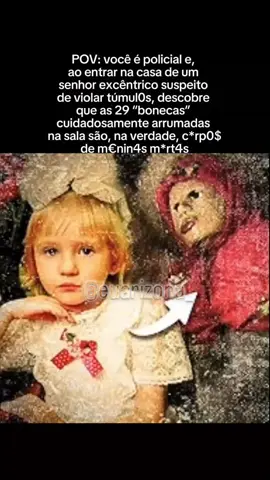 Entre 2009 e 2011, cemit€rios na região de Nizhny Novgorod, na Rússia, começaram a exibir sinais de viol4ção. Túmul0s abertos, tampas deslocadas, mas nada de joias roubadas, nem cruzes arrancadas — o tipo de cena que deixava os investigadores coçando a cabeça. Inicialmente, pensou-se em vand4li$mo juvenil ou ritu4is ocultos, já que os caixões pareciam intactos à primeira vista. Ninguém imaginava que o problema era bem mais... m0rbido. Durante esse período, as famílias das vít1m4s não relataram furtos, apenas notaram pequenas perturb*ções nos túmulos. Como não havia indícios de roubo de objetos de valor — e quem em sã consciência pensaria em roubo de c*rp0$? —, as autoridades não chegaram a abrir os caixões na época. Só anos depois perceberiam o real motivo: Anatoly Moskvin vinha retirando os c*rp0s de m€nin4s entre 3 e 12 anos e os levava pra casa. Lá, os revestia com roupas, luvas, perucas e máscaras, transformando-os em algo que lembrava bonecas grandes. Mas como chegaram até ele? Em 2011, a polícia investigava atos de prof4n*ção nos cemitérios da cidade. Testemunhas relataram ter visto um homem estranho andando entre túmul0s com sacolas e ferramentas. Ao rastrear as áreas mais afetadas, os investigadores encontraram marcas que os levaram até o endereço de Moskvin, um historiador local conhecido por seu interesse em cemitérios e obituários. Quando os agentes entraram na casa, deram de cara com 29 “bonecas” espalhadas pelos cômodos. A princípio, acharam que eram apenas figuras de pano grot€scas — até que uma delas exalava um cheiro impossível de ignorar. Ao examinar de perto, perceberam que as bonecas eram, na verdade, c*rp0$ mumif1c4dos de m€nin4s exumadas ilegalmente. Moskvin admitiu que visitava cemitérios à noite, lia os nomes das m€nin4s nas lápides e acreditava estar “dando uma segunda vida” a elas. Em seus diários, ele detalhava o processo de €mbals4mar artesanalmente os restos, como se fosse um “trabalho de preservação”. Ele exumava os c*rp0$, secava-os com uma mistura de sal e bicarbonato, e depois os recheava com pano e estopa pra que mantivessem uma forma humana. No rosto, ele colocava máscaras feitas com meias de náilon e gesso, pintava os olhos com esmalte ou colocava olhos de brinquedo, e vestia os c*rp0$ com roupas inf4nt*s. Alguns tinham caixas musicais dentro do peito, outros estavam cobertos com camadas de verniz e tecido pra “não se det€riorar”. Ele também colocava bonecas de verdade ao lado das m€nin4s, como se estivesse montando uma família. A casa inteira parecia um santuário m0rb1do, cheio de brinquedos, livros infantis e pôsteres coloridos — uma tentativa grot€sca de recriar uma infância que ele nunca viveu, só que com r€st0s hum*n0s. Ele foi considerado inimputável, diagnosticado com distúrbios mentais graves e internado compulsoriamente. Desde 2012 ele continua internado em uma clínica psiquiátrica na Rússia, e a cada poucos anos seu caso é reavaliado. Em algumas audiências, os médicos chegaram até a recomendar libertação supervisionada, mas os juízes sempre negaram.