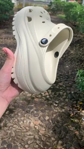 K thể nào chê được đâu,quá là hách dáng và êm chân#thinhhanh #giaydep #tipono #tiktok #viralvideo 