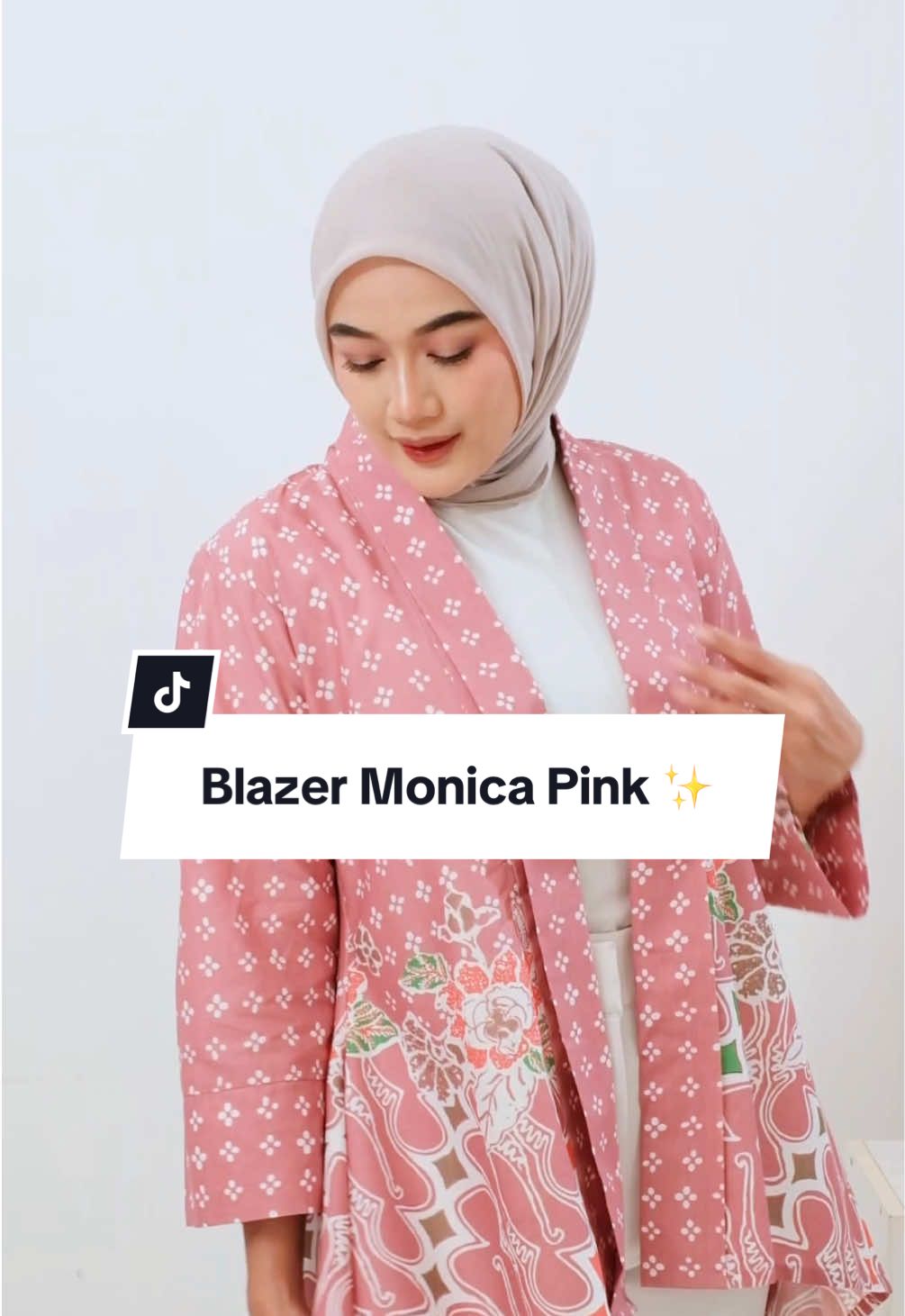 Ga perlu bingung lagi buat cari outfit batik ke kantor bestie 🥰                                                      #batik #batikmodern #batikwanita #promoguncang1111 #belilokal 