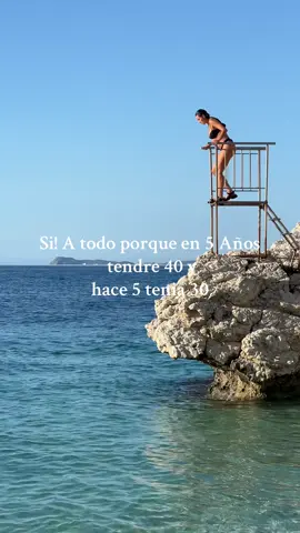 Como nadar en el Mar Adriatico  en pleno otoño😂 NOVIEMBRE en el mar de Vlora ALBANIA💙 . . #siatodo #adriatico #vlora #albaniantiktok #albaniariviera 