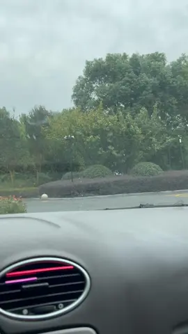 Can’t stand a foggy windshield anymore? This car cleaning tool is the answer. Telescopic design reaches every part of the windshield from the driver’s seat, microfiber head leaves no streaks, and cleans in just one minute. Three replaceable heads come with it! Perfect for quick, easy window cleaning —grab yours now! #tiktokshop#goodthing#TikTokShopBlackFriday#TikTokshopCyberMonday#spotlightfinds