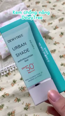 Kcn chống bụi mịn mới của nhà DewyTree nha 1 brand Hàn nên đc nhiều ng bt đến vì chất lượng sản phẩm rất tốt nha 🫶💗✨ @dewytree_us #dewytree #urbanshadeantipollution #kemchongnang #toneup #xh 