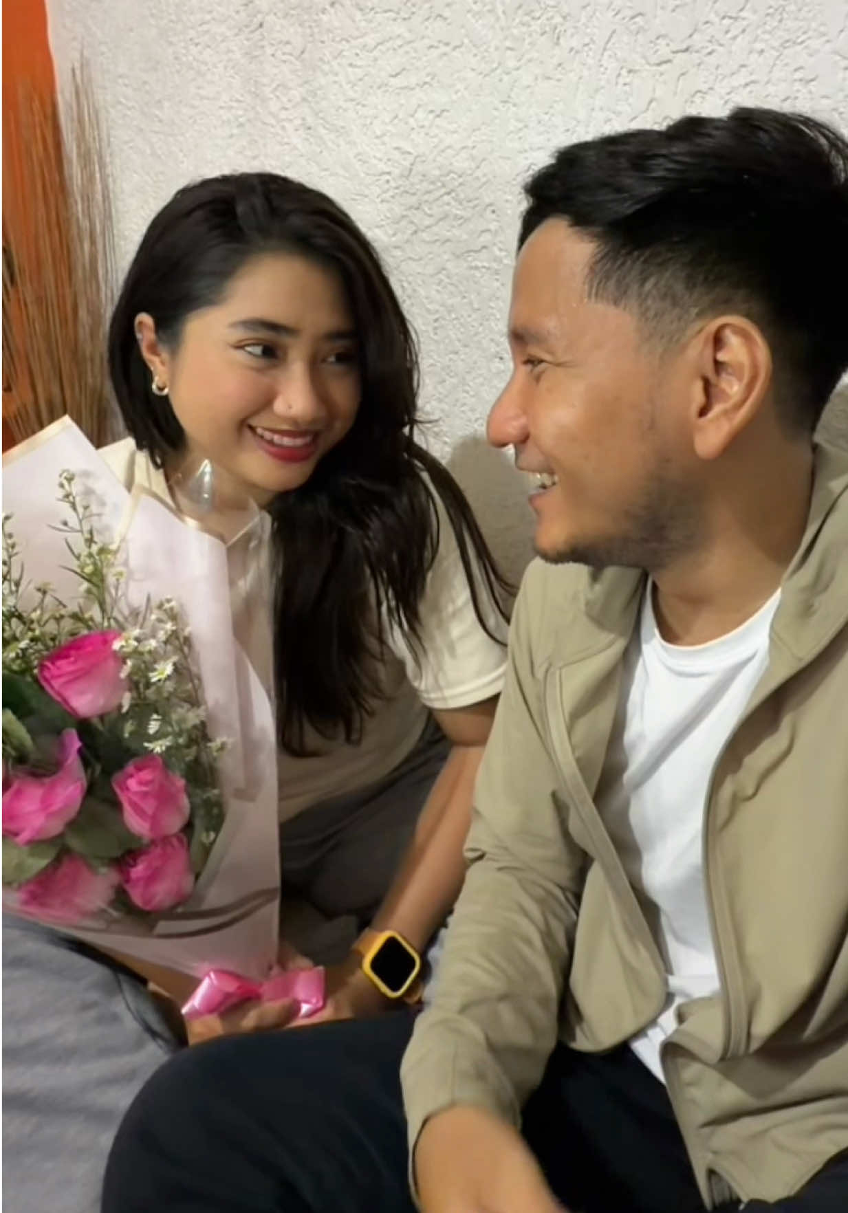 Karena cewek suka sama cowok sederhana tapi yang effortnya luar biasa 🤗❤️  Gak salah gw kasih hadiah ini, sipaaa  @elsipasipael suka 🥹😍