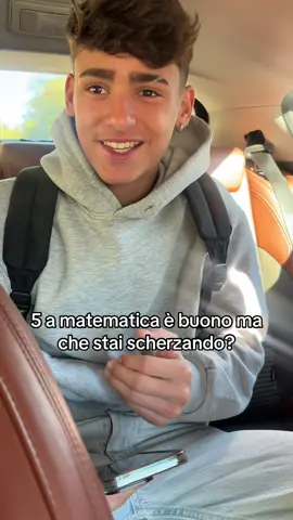 #genioincompreso #matematica #scuola #school ha preso 5 a matematica e lo racconta con orgoglio! 😭