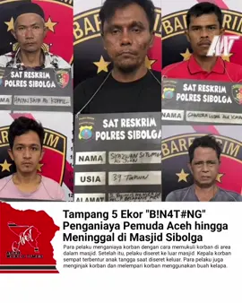 Polisi menangkap dua pelaku penganiayaan terhadap Arjuna Tamaraya (21) yang terjadi di Masjid Agung Sibolga, Sumatera Utara (Sumut). Total lima pelaku sudah ditangkap. “Kelima pelaku sudah diamankan,” kata Kasi Humas Polres Sibolga AKP Suyatno dilansir detikSumut, Senin (3/11/2025). Dua pelaku yang baru diamankan ialah Chandra Lubis (38) dan Rismansyah Efendi Caniago (30). Rismanysah ditangkap, sedangkan Chandra diserahkan pihak keluarga. Kasat Reskrim Polres Sibolga AKP Rustam E Silaban mengatakan peristiwa itu terjadi di Masjid Agung Sibolga Jalan Diponegoro, Kecamatan Sibolga Kota, Jumat (31/10) sekira pukul 03.30 WIB. Para pelaku menganiaya korban dengan cara memukuli korban di area dalam masjid. Setelah itu, pelaku diseret ke luar masjid. Kepala korban sempat terbentur anak tangga saat diseret keluar. Para pelaku juga menginjak korban dan melempari korban menggunakan buah kelapa. “Berdasarkan hasil penyelidikan, diketahui bahwa korban meninggal akibat luka berat di kepala akibat penganiayaan bersama-sama,” kata Rustam, Minggu (2/11). Selain dua pelaku yang baru ditangkap, polisi sudah lebih dulu menangkap Zulham Piliang (57) dan Hasan Basri (46) pada Jumat (31/10) serta Syazwan Situmorang (40) ditangkap keesokan harinya. Selain menganiaya korban, salah seorang pelaku berinisial Syazwan juga sempat mencuri uang Rp 10 ribu dari saku celana korban. Korban dan para pelaku disebut tidak saling mengenal. Suyatno menyebut penganiayaan itu diduga dipicu karena para pelaku tidak senang korban beristirahat di masjid itu. Selengkapnya di detik.com