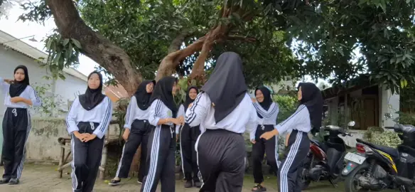 TUGAS PJOK SENAM KREASI  NamA kelompok :  1. Ainur Yuana Ayu S (09)  2. Aira Ramadhani (10) 3. Aisya Halimatus Sa'diyah (11)  4. Aprilia Novianti (17) 5. Ayu Anita Mufidah (19) 6. Az Zalia Naila M (20)  7. Dinda Sofi A (26) 8. Fernandita Emma R (34) #anakindonesiasehat #siswajombang #fyp #smkhebat #smkbisa 