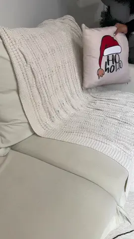 Achadinho PERFEITO da Shopee para a decor de Natal! 🤩 Almofadas clean com toque natalino para deixar a sala mais aconchegante. Quem mais aí AMA uma estampa fofa e já tá transformando a casa? Me diz qual foi a sua preferida! 👇 #natal2025 #decoracaodenatal #achadinhos #shopee #minhacasa