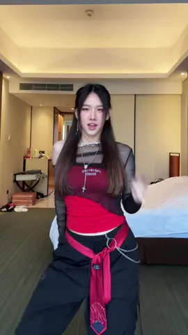 Eat it eat it eat it up 🍝🥵 rate my transition 1-10 ??? #transition #kpop #lesserafim_spaghetti #lesserafim @LE SSERAFIM 