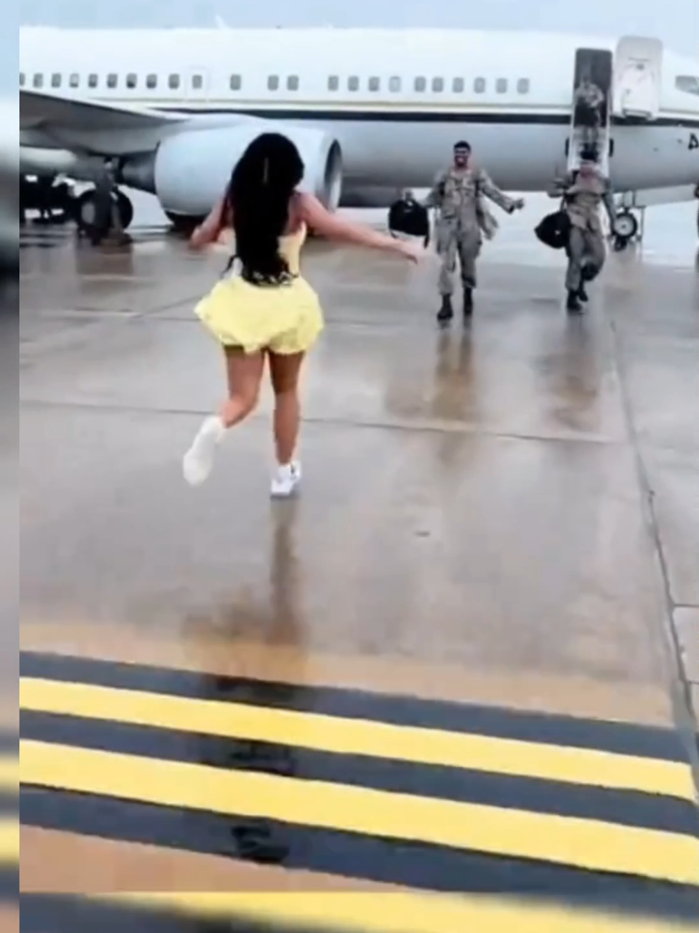 Soldier home came back family emotional 😭 scene #usa #Uk #respect #soldier #respectsoldeirs 