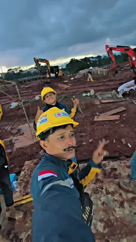 tetap semangat wanmor😁💪 #safetyfirst #scaffolding #kuliproyek👷🏼 #scaffolder #fypシ゚ 