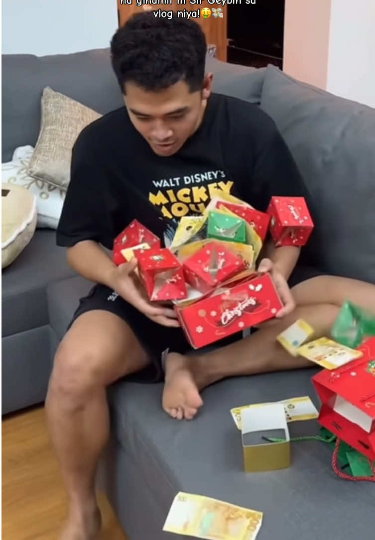 Para sa mga gusto ng meaningful at creative na regalo — eto na, sure mapapasigaw ang family mo sa tuwa!🥹💗 @Ser Geybin  #christmasgift #christmasgiftideas #moneyexplosionbox #explosionbox #moneygift 