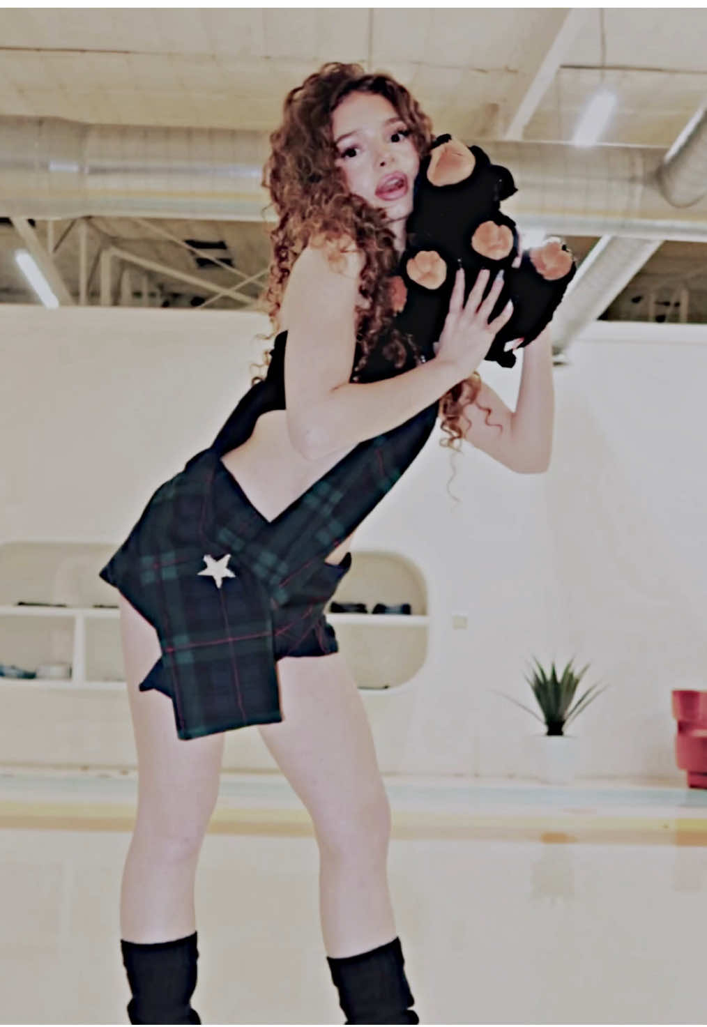 #SUNDAY good lawd she’s breathtaking @sundaykalogeras #kalogerassisters #kalogerassistersedit #foryoupage #viral scp : mine zooms : valentina