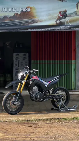 Solusi parkir ganteng motor kalian 🤩#fyp #crfkomorodstyle #komorodstyle #komorodindonesia #