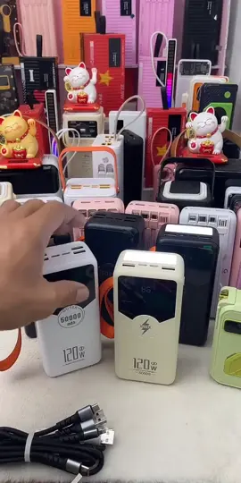 Sạc dự phòng Gutek GT230 dung lượng lớn, pin trâu dùng bền. Mưa bão không lo hết pin, lại còn bao ship tới nhà!