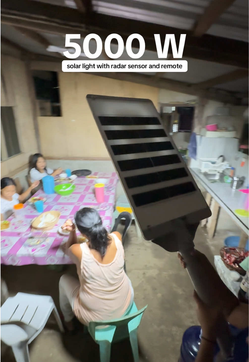 Replying to @Ma. Riza Barriga yes meron na, ito yung emergency solar light na dapat pina iinvest-san, sobrang laking tulong lalo na sa panahon ng kalamidad #solarlight #solarstreetlight #streetlight #5000wsolarlight #outdoorsolarlight 