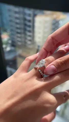 Low setting? Still stacking, baby 💅💍 FDLR1539 FDER231 #FlawlessDiamonds #LabGrownDiamond #EngagementRing #StackingRing