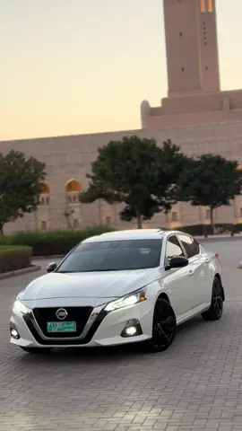 تم التجهيز حديثا  التيما 2022 فئة SR - Midnight  محرك 2.5L اقتصادي جدا  الممشى : 46 الف ميل  * السيارة نظيفة جدا بحالة ممتازة ضرر خلف بسيط بدون تأثر الشواصي او الايرباجات جاهزة للاستخدام  أبرز المواصفات :  * فتحة سقف  * تشغيل بصمة وعن بعد  * حساسات خلفية  * رادار امام وخلف متفاعل * نظام المحافظة ع المسار * نظام النقطة العمياء  * حساس ضغط الاطارات  * مقاعد جلد مدفئة  * شاشة مع كاميرا خلفية * نظام Carplay  * اضاءة امامية LED  مطلوب : 5800 نهائي  للتواصل : 97613134 #altima #التيما#نيسان #عمان #نزوى 