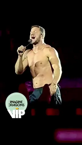 The lyrics of ‘Thunder’ are about embracing who you are. Let them remind you that even the biggest dreams start with believing in yourself and standing out from the crowd! #imaginedragons #danreynolds #thunder #morumbi 