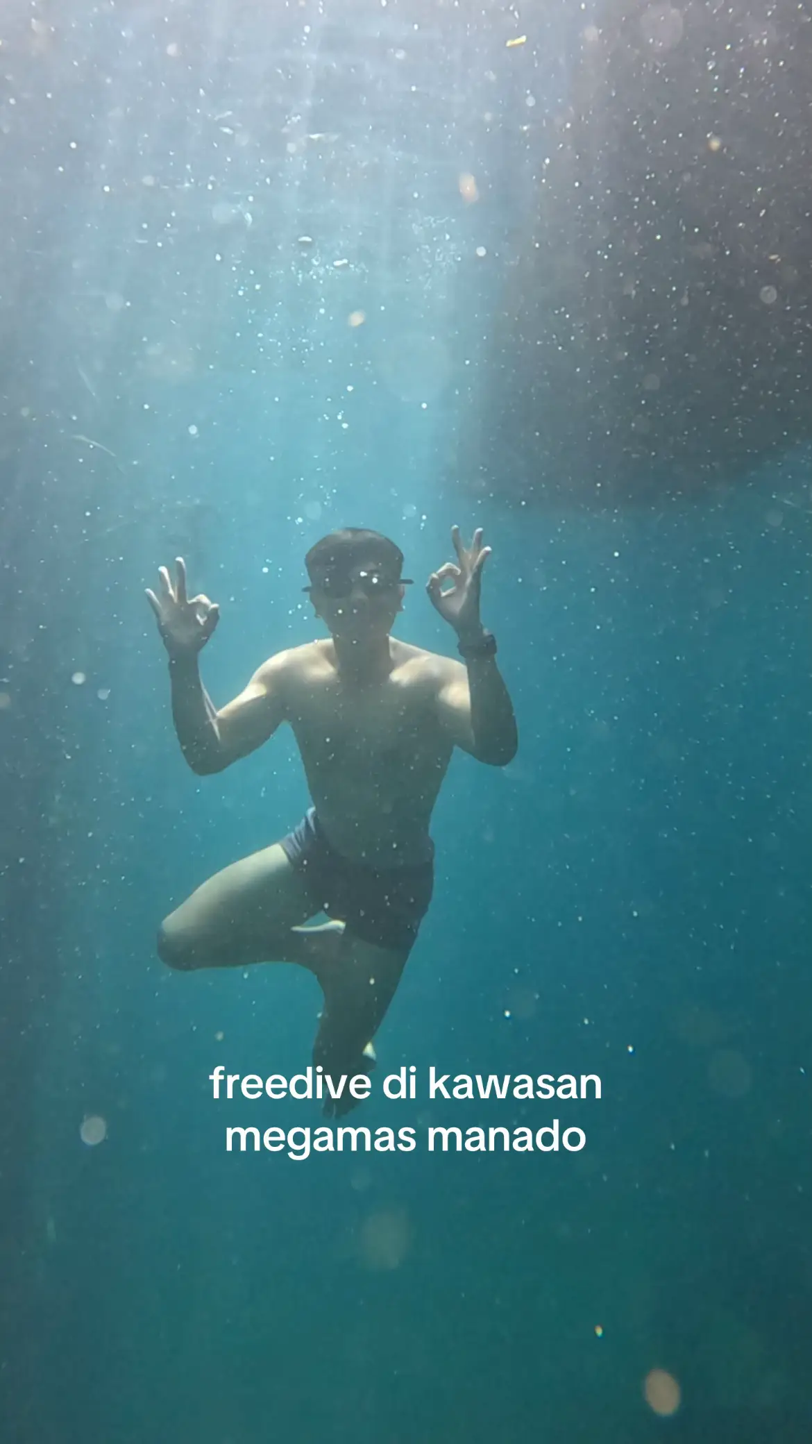 sekarang kyaknya udah gak bisa berenang disini, karna sudah ada buaya, awal tahun kemarin masih bisa. #kawasanmanado #manado #shipwreck #freediving #friend 