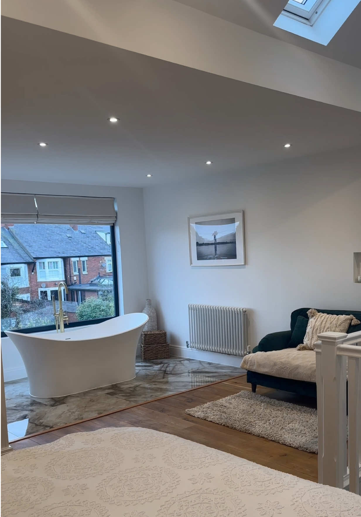 OPEN HOUSE - SATURDAY 8TH NOVEMBER 📍 Llwyn-Y-Grant Place, Penylan We are delighted to bring to the market this exceptional four bedroom family home nestled on a leafy road in the prime location of Penylan. With features such as parquet flooring, a log burner and modern kitchen to the ground floor, an exceptional master suite to the top floor, complete with a freestanding bath and fitted wardrobes, plus a garage to the rear - we are certain this property will not be available for long 😍 💷 Offers over £600,000 For more information, call our Roath branch on 📞 02920 499680 to arrange your open house appointment, before it’s snapped up!  #4bedforsale #4bedcardiff #jeffreyrosshomes #cardifflife #jeffreyrossestateagents 