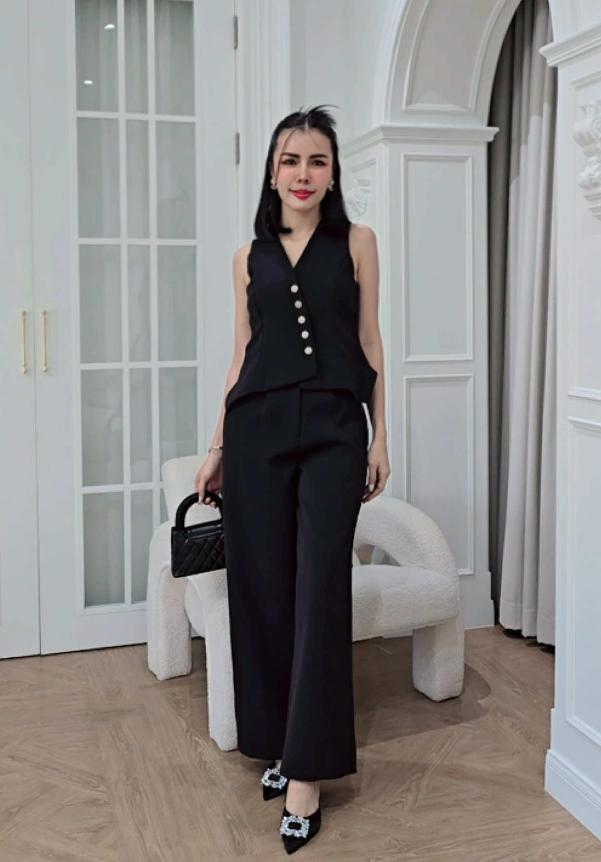 พิกัดชุดทำงาน ชุดกางเกงสีดำ เบจสวยๆ โทนสีสุภาพ #btstudio #ชุดเซ็ทสวยๆ #ชุดสีดํา #ชุดทํางาน 