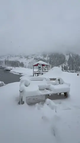 Live snowfall in mahudand lake kalam swat #unfreezemyacount #snowfall #mahudandlake #kalam #swat 