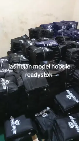 jas hujan hoodie anti air readystock dan masih banyak pilihan warnanya #raincoatviral #jasHujanAntiAir #jashujanhoodie #jashujanmurah #jashujan 