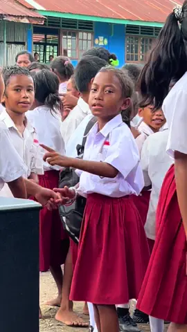 Suka lihat nona kecil dr anaranda ini menari..