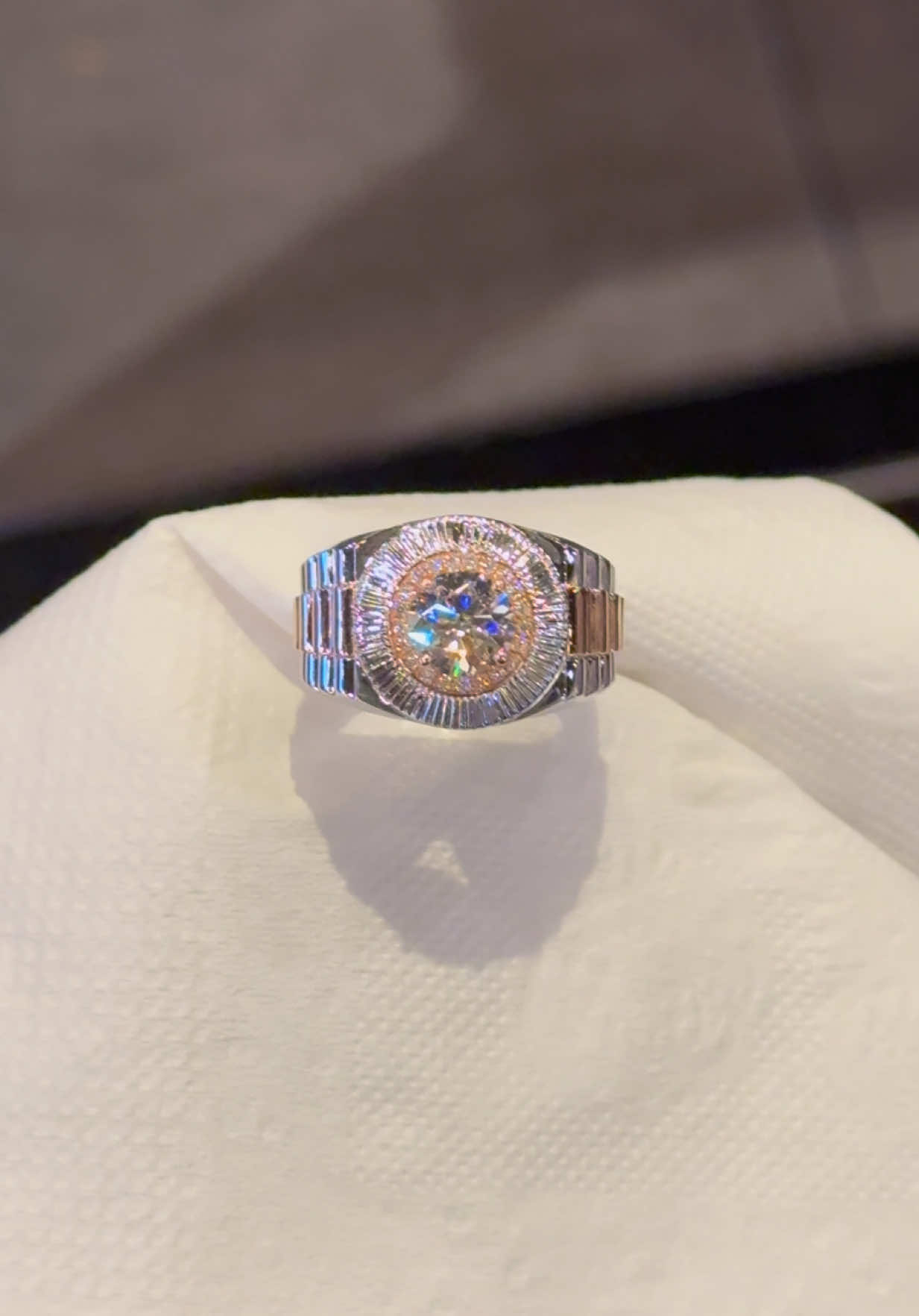 Ổ nhẫn Thiết kế demi vàng hồng chủ 7,2ly nổi bật cho anh em #vangtrang #trangsuc #nhanvangtrang #nhannam #dinhhautrangsuc  