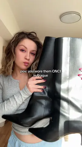 Why streets in Prague are so harsh 😩 #chicoutfit #cuteoutfit #autumnoutfit #OOTD 