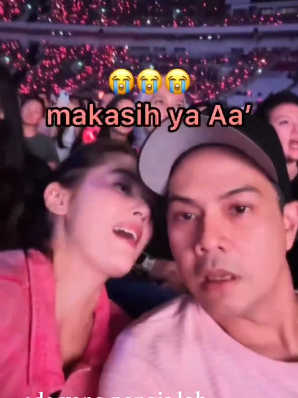 ada yang nangis loh nonton Blackpink kemarin ? Dari temen2 semua ada yang sama gak kayak istri yang terlope2 ini ?  #arieandika #ardinarasti  #blackpink #blackpinkjakarta  #blackpinkday2 @Ardina Rasti 