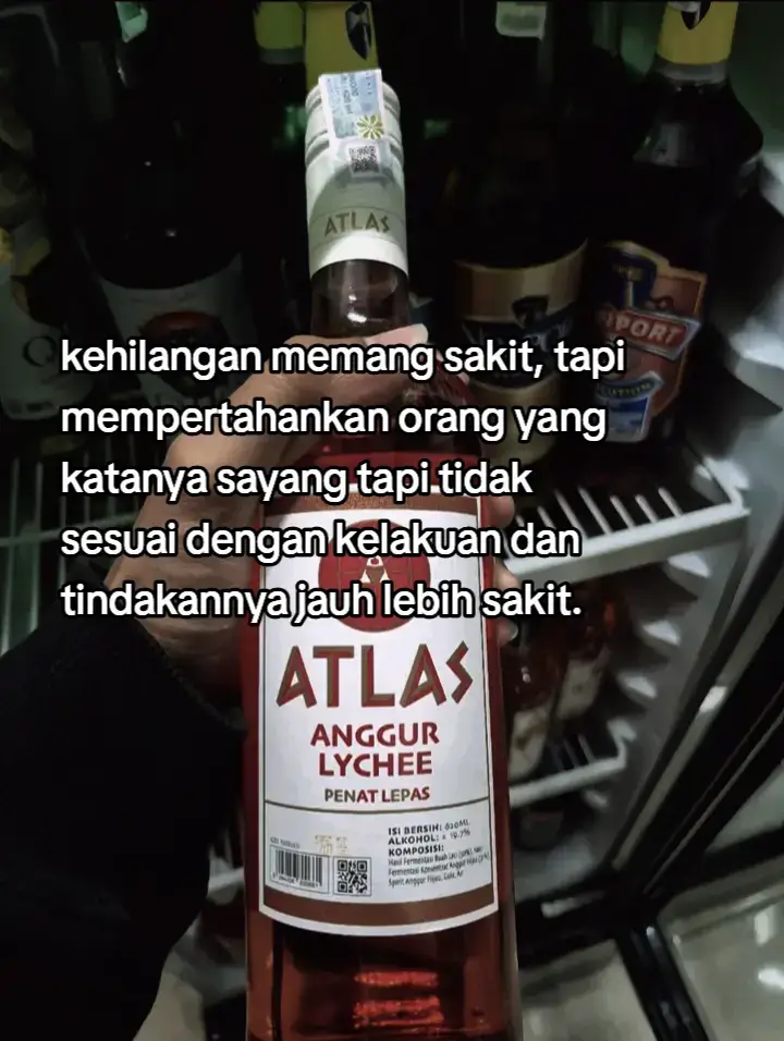---- ### 📜 Bahan-bahan: * -500 gram ayam (potong sesuai selera) * -10 siung bawang putih, haluskan * -1 sdt garam * -$\frac{1}{2}$ sdt lada bubuk * -$\frac{1}{2}$ sdt kaldu bubuk (opsional) * -1 sdm air jeruk nipis * -100 ml air * -Minyak untuk menggoreng ### 🌿 Bahan taburan bawang: * -6 siung bawang putih, cincang halus * -Minyak secukupnya untuk menggoreng bawang ### 🔥 Cara membuat: 1.  Lumuri ayam dengan air jeruk nipis, diamkan 10 menit lalu bilas. 2.  Campur ayam dengan bawang putih halus, garam, lada, kaldu, dan air. 3.  Diamkan minimal 30 menit agar bumbu meresap. 4.  Goreng ayam dalam minyak panas dengan api sedang hingga matang kecokelatan. Angkat dan tiriskan. 5.  Untuk taburan: goreng bawang cincang hingga keemasan dan garing. Angkat, tiriskan minyaknya. 6.  Taburkan bawang goreng di atas ayam yang sudah matang. ### ⭐ Tips: * Bisa ditambah sedikit tepung maizena pada bumbu marinasi agar ayam lebih renyah. * Gunakan bawang putih lokal agar aroma lebih kuat dan khas. **Selamat Mencoba!!!** ---  #galaubrutal #xzyabc #fyppppppppppppppppppppppp #masukberandafyp #4u 