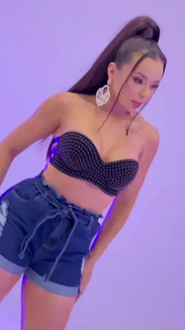 Leve 2 Shorts Jeans Clochard de Cintura Alta com Cinto Elástico, que levanta o bumbum e veste perfeitamente! 