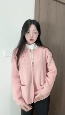 Màu này xinh lắm mấy bồ ơi #xuhuong #aothudong #thoitrang #aolen #aolenxinh 