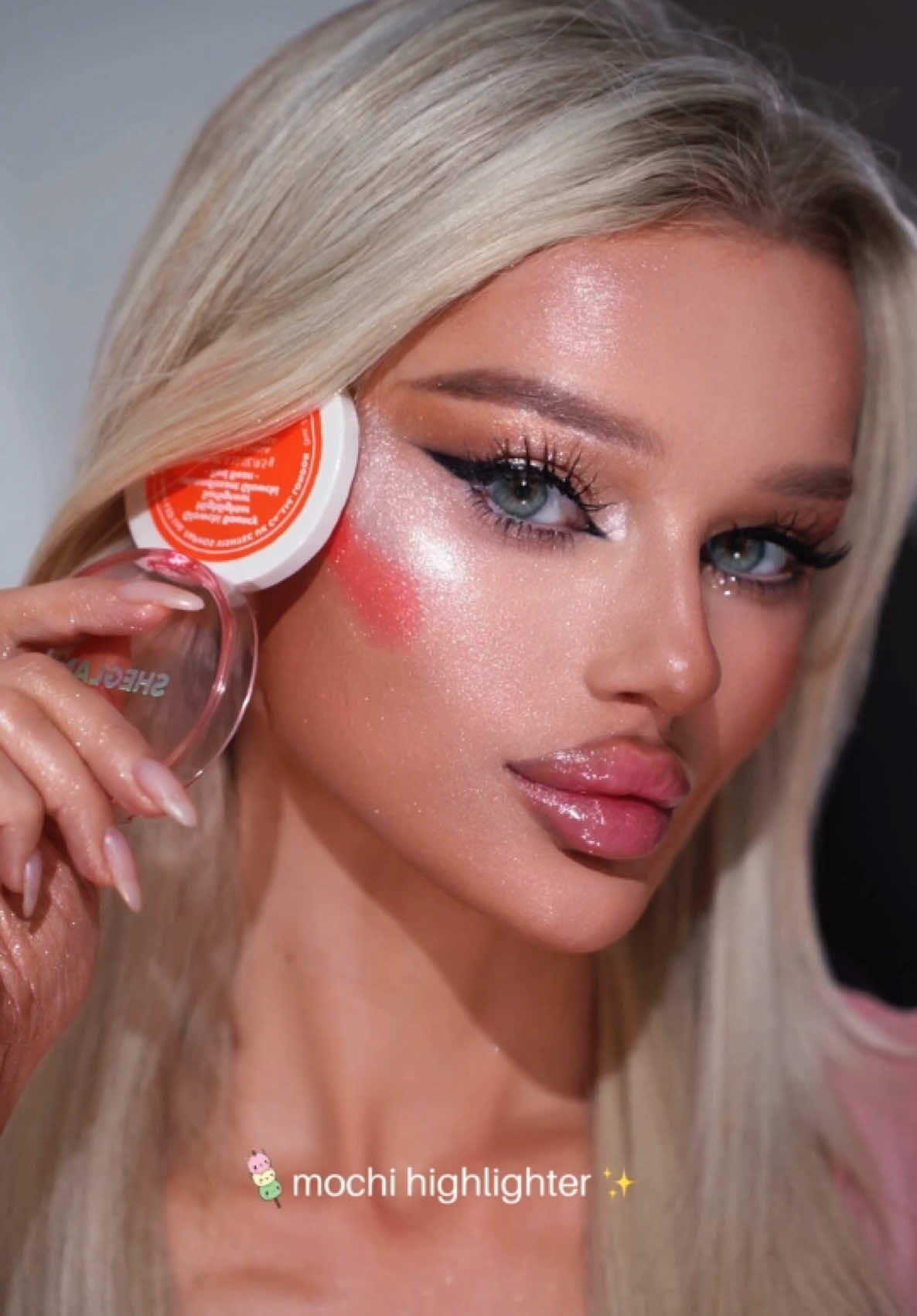 A glow this good is never too much ✨ @SHEGLAM  #SHEGLAM #SHEGLAMHighlighter #SHEGLAMGlowchiHighlighter