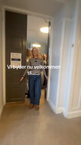 Vi poster hermed officielt vores første video på #tikken #fyp #quens #dronninger #amtetsbedsteklasse 