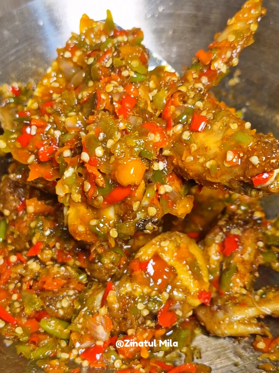 sayap ayam dicabein rawit gini emang terbaikkkkk sih 🤤 #ayamcaberawit #sambelrawit #masaksimple #idemasak #foryou 