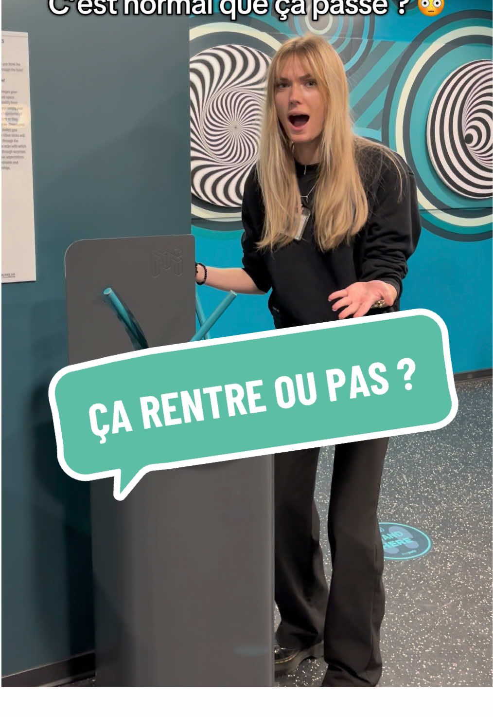 C’est possible ça ?? 🤯 #opticalillusion #museedelillusion #museumofillusions 