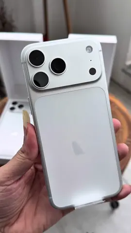 Anh em chọn màu “ Cam “ hay “ Bạc “ trên 17 Pro Max #ctphone #ctphonemedia #iphone16promax #iphone17promax #chienctphonethucte 