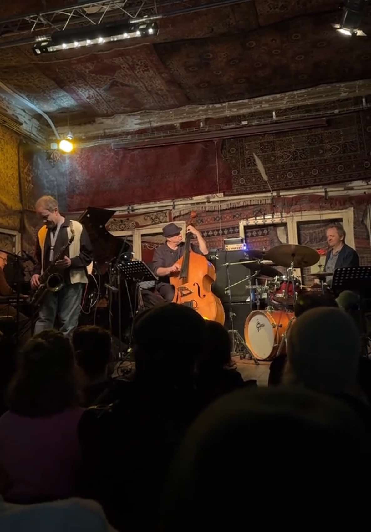 📍La gare - Le gore 1 avenue Corentin Cariou 75019 Paris tous les lundis à partir de 21h merci à @adayinparis75 pour cette superbe  découverte 🫶🏽 #jazz #concert #concertjazz #paris #pourtoii 